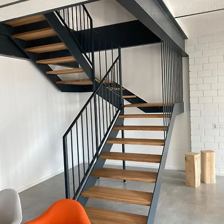 Zweinig 04 アパート *